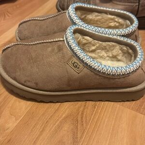 Ugg taz slippers